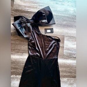 Elegant Black One-Shoulder Jumpsuit with Bow